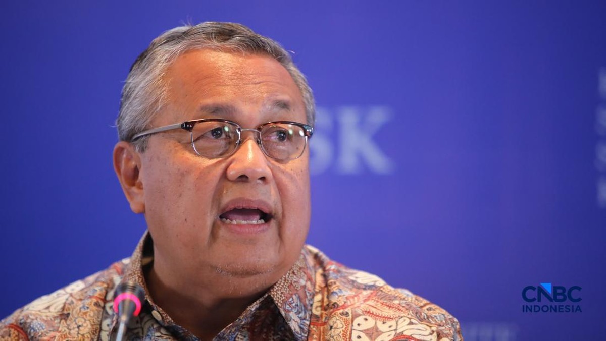 Foto: Gubernur Bank Indonesia, Perry Warjiyo menyampaikan pemaparan saat konferensi pers hasil rapat berkala KSSK tahun 2026 di Bank Indonesia, Jakarta, Kamis (7/5/2026). (CNBC Indonesia/Faisal Rahman)