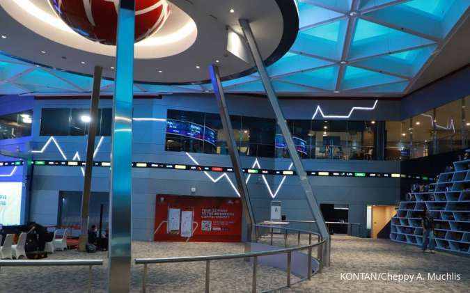 Dampak Kenaikan BI Rate: Investor Reaksi Negatif, Saham Emiten Perbankan Besar Tertekan