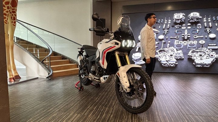 Ducati DesertX Generasi Kedua Resmi Mengaspal di Tanah Air, Bawa Pembaruan Signifikan