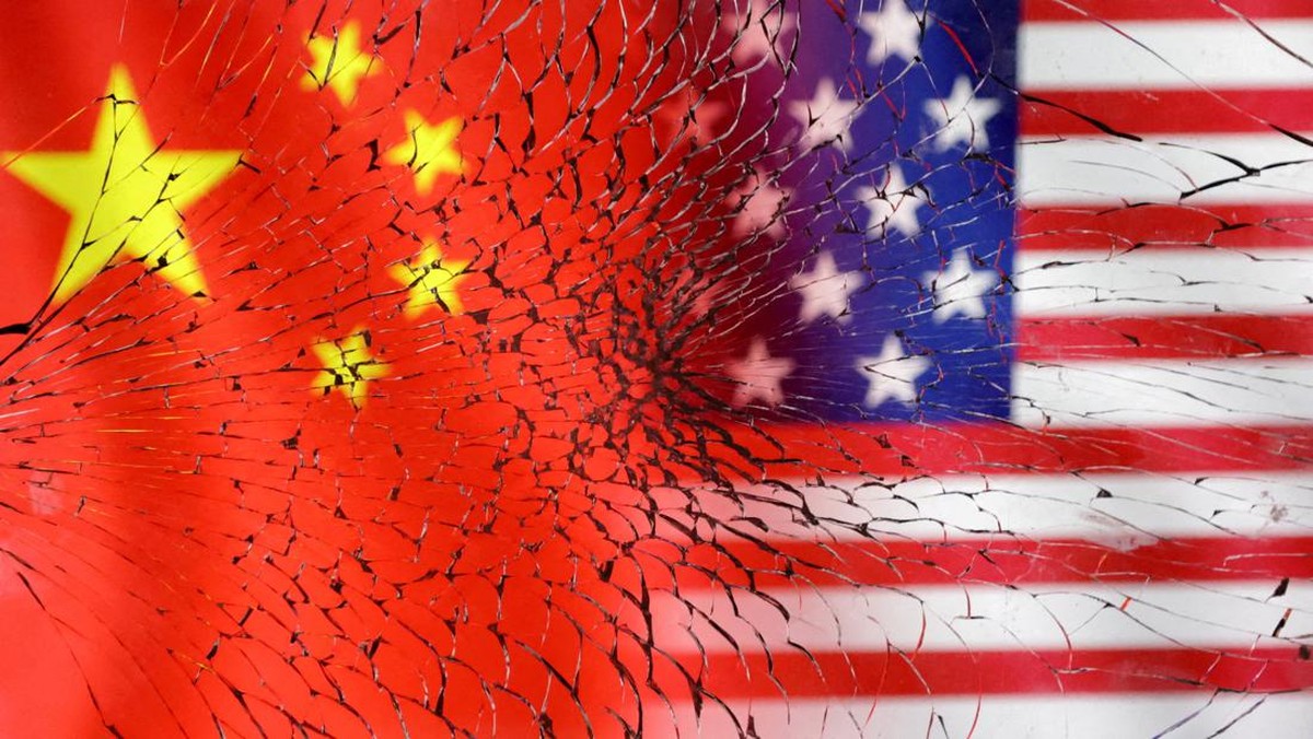 Foto: Foto kolase bendera Amerika Serikat dan China. IREUTERS/Dado Ruvic/Illustration/File Photo)