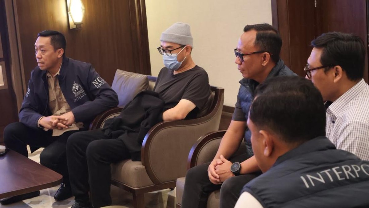 Foto: Polri melalui Divisi Hubungan Internasional (Divhubinter) Polri berhasil memulangkan buronan Interpol Red Notice (IRN) warga negara Indonesia (WNI) atas nama Michael Steven dari Kerajaan Maroko melalui mekanisme ekstradisi. (Dok. DIVHUBINTER POLRI)