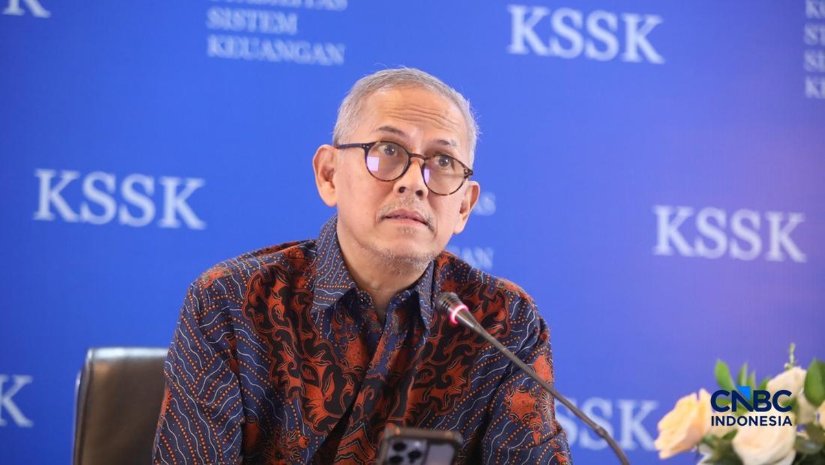 Foto: Ketua Dewan Komisioner Lembaga Penjamin Simpanan (LPS), Anggito Abimanyu menyampaikan pemaparan saat konferensi pers hasil rapat berkala KSSK tahun 2026 di Bank Indonesia, Jakarta, Kamis (7/5/2026). (CNBC Indonesia/Faisal Rahman)