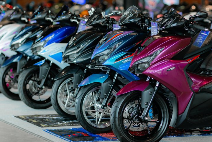 Perayaan Satu Dekade Yamaha Aerox di Indonesia: Mengupas Keseruan Aksi Rolling City Ribuan Pengendara Jakarta