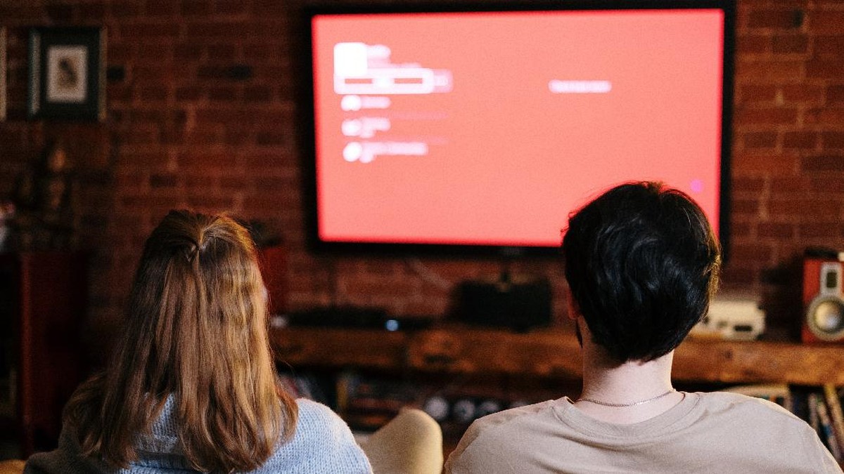 Foto: Ilustrasi menonton tv (Cottonbro via Pexels)