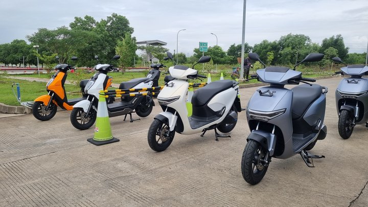 Tren Harga BBM Melonjak: Benarkah Sepeda Motor Listrik Honda Jadi Pilihan Baru Konsumen?