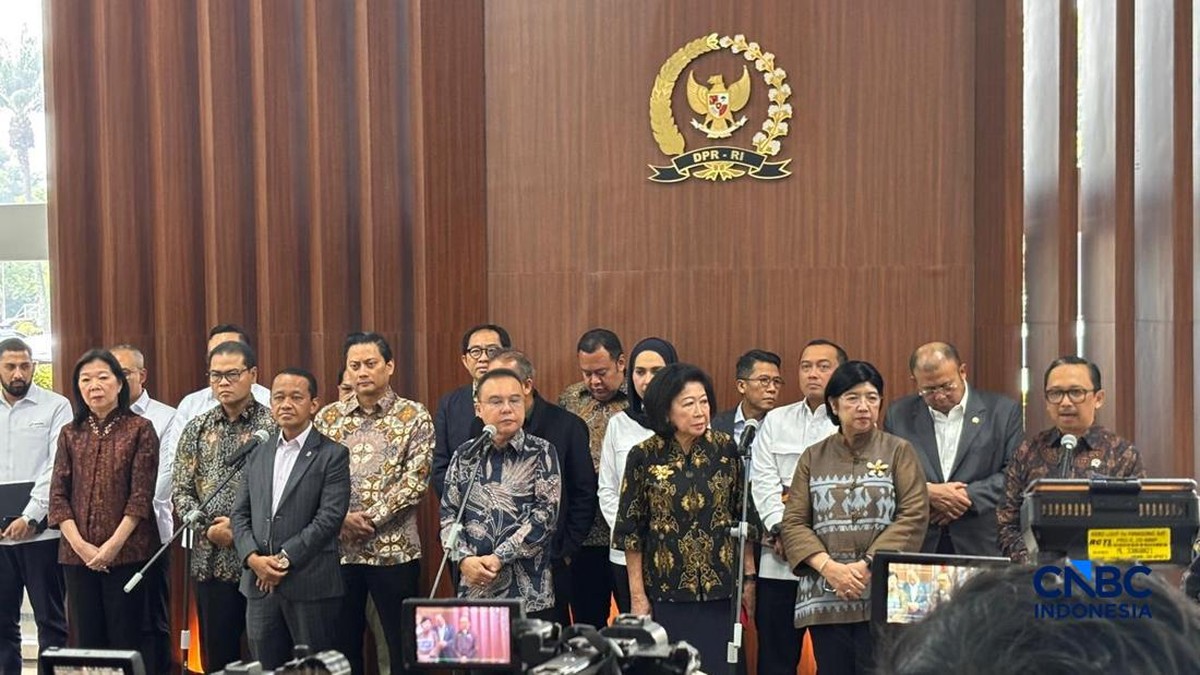 Foto: Wakil Ketua Dewan Perwakilan Rakyat Republik Indonesia, Sufmi Dasco Ahmad memberikan keterangan kepada awak media di Jakarta, Senin (29/6/2026). (CNBC Indonesia/Firda Dwi Muliawati)