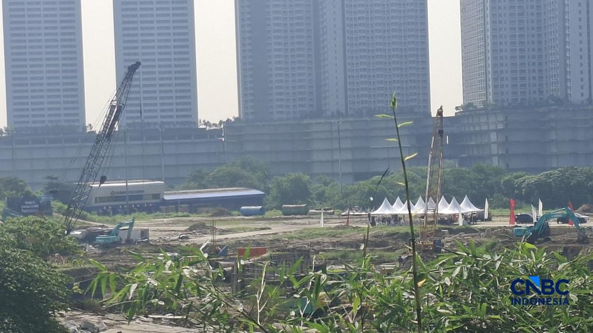 Foto: Menteri Perumahan dan Kawasan Permukiman (PKP) Maruarar Sirait menjelaskan proses pembangunan rumah susun (rusun) subsidi di Meikarta Cikarang, Kabupaten Bekasi Jawa Barat masih berlangsung, di mana saat ini prosesnya tengah membangun pondasi dasar. (CNBC Indonesia/Chandra Dwi Pranata)
