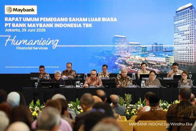     Rapat Umum Pemegang Saham Luar Biasa (RUPSLB) PT Bank Maybank Indonesia Tbk (Maybank Indonesia) menyetujui langkah Bank untuk melakukan pengambilalihan saham pada PT Maybank Asset Management, PT Maybank Sekuritas Indonesia, dan PT Asuransi Etiqa Internasional Indonesia sehubungan dengan Maybank Indonesia menjadi Perusahaan Induk Konglomerasi Keuangan (PIKK) operasional. Turut hadir Presiden Komisaris Maybank Indonesia, Dato' Sri Khairussaleh Ramli, dan Presiden Direktur Maybank Indonesia, Steffano Ridwan, Komisaris Independen Maybank Indonesia, Marina Tusin serta Jajaran Direksi Maybank Indonesia.