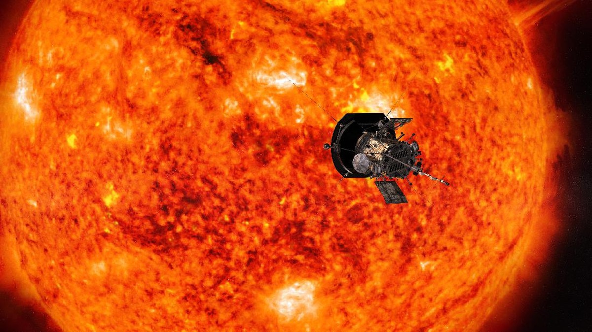 Foto: Ilustrasi dari NASA menunjukkan pesawat ruang angkasa Parker Solar Probe mendekati matahari. (Steve Gribben/Johns Hopkins APL/NASA via AP)
