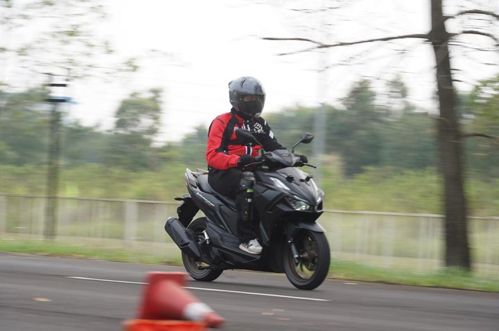 Mengupas Tuntas Vario 160 Terbaru: Kombinasi Performa Ngebut dan Efisiensi Bahan Bakar untuk Mobilitas Harian