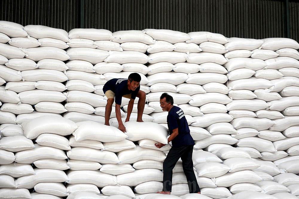 Mitigasi Serius Bulog Karawang Pasca Serangan Hama Gudang ke Permukiman Warga