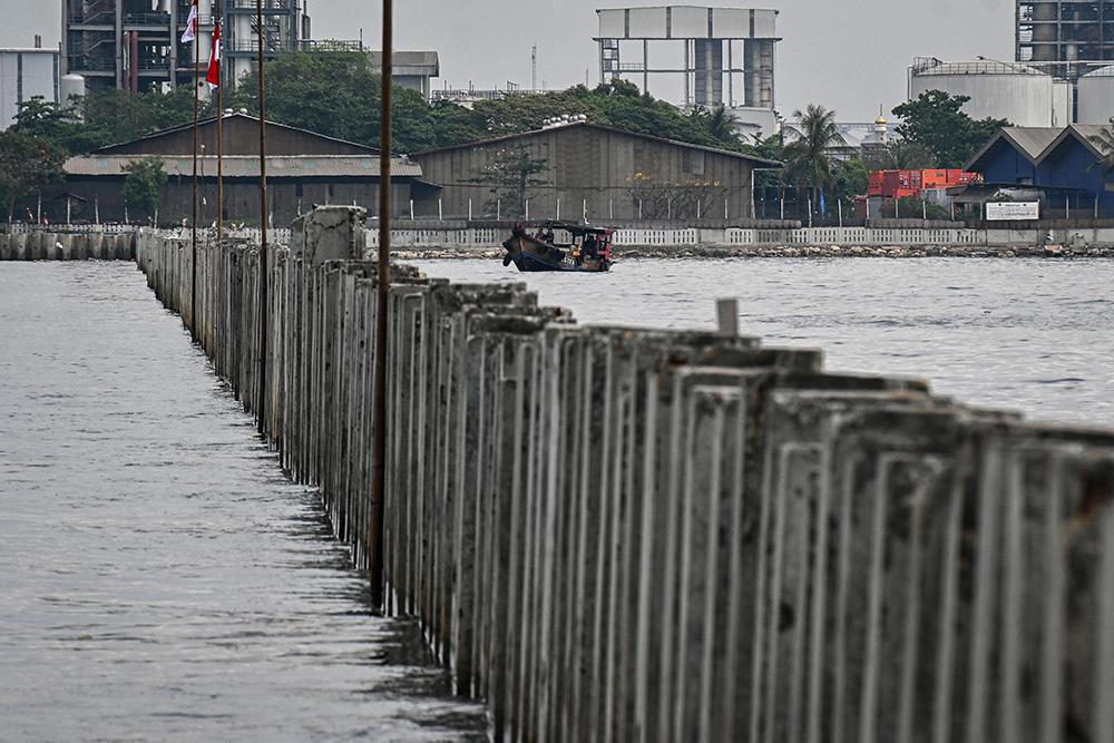 Tiga Opsi Mitigasi Bencana Pesisir Utara Jawa: Mengurai Dilema antara Tembok Raksasa dan Solusi Berbasis Alam