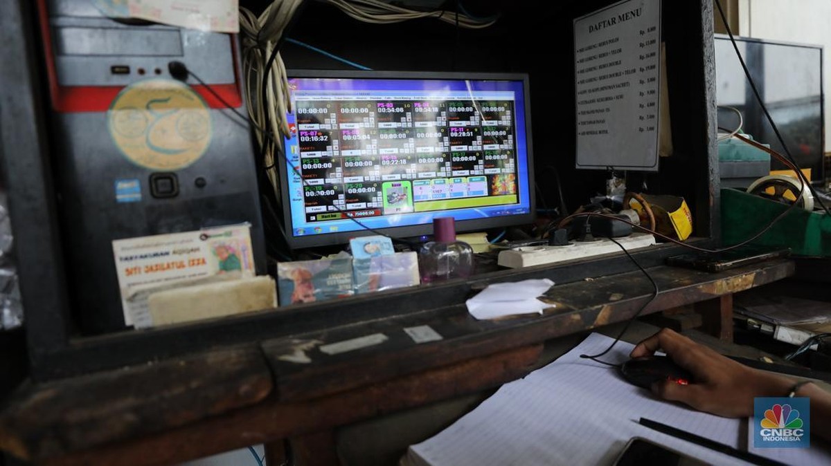 Foto: Bisnis rental PlayStation (PS) di Jakarta masih menunjukkan eksistensinya yang kuat. (CNBC Indonesia/Tri Susilo)