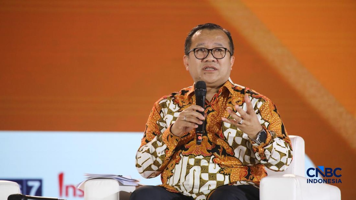 Foto: Kepala Eksekutif Pengawas Inovasi Teknologi Sektor Keuangan, Aset Keuangan Digital, dan Aset Kripto (ADK IAKD) OJK, Adi Budiarso saat menyampaikan pemaparan dalam Jogja Financial Festival 2026 di Jogja Expo Center (JEC), Yogyakarta, DIY, Jumat (22/5/2026). (CNBC Indonesia/Faisal Rahman)