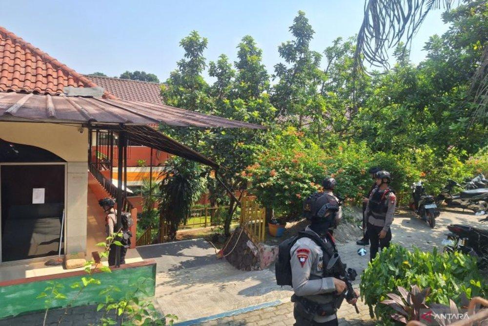 Teror Pesan WhatsApp Gemparkan Hari Pertama MPLS SDN Srengseng Sawah 15, Gegana Dikerahkan