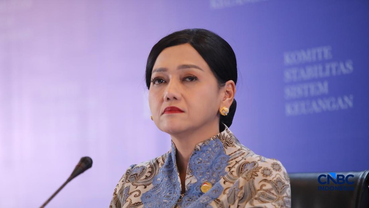 Foto: Ketua Dewan Komisioner OJK, Friderica Widyasari Dewi menyampaikan pemaparan saat konferensi pers hasil rapat berkala KSSK tahun 2026 di Bank Indonesia, Jakarta, Kamis (7/5/2026). (CNBC Indonesia/Faisal Rahman)