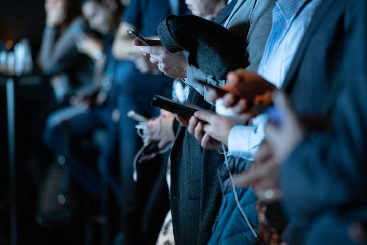 Smartphone di Sekolah: Aturan Baru Batasi Penggunaan Demi Lindungi Anak dari Ancaman Digital