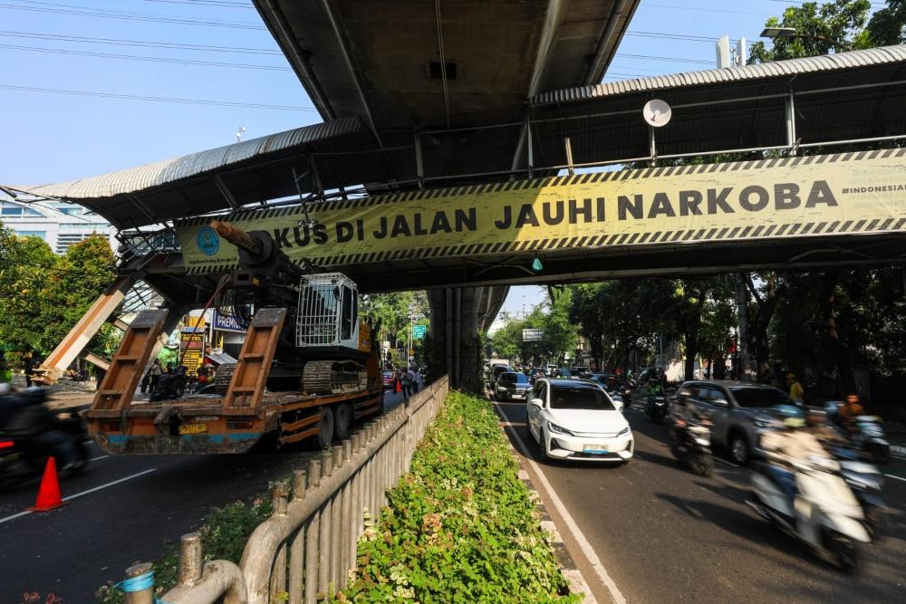 Antisipasi Kecelakaan, Pemprov DKI Siapkan Zebra Cross Darurat di Lokasi JPO Tendean yang Rusak