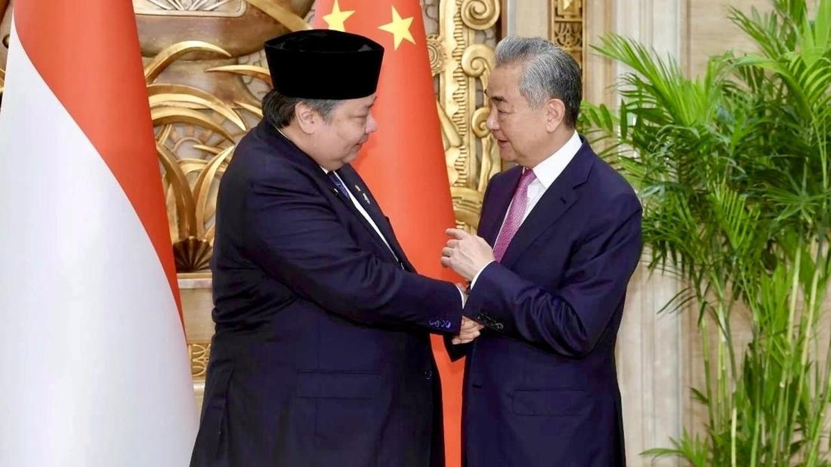 Foto: Menteri Koordinator Bidang Perekonomian Republik Indonesia Airlangga Hartarto, melakukan pertemuan bilateral tingkat tinggi dengan Menteri Luar Negeri China Wang Yi, di Shanghai (18/07/2026). (Dok. Kemenko Bidang Perekonomian)