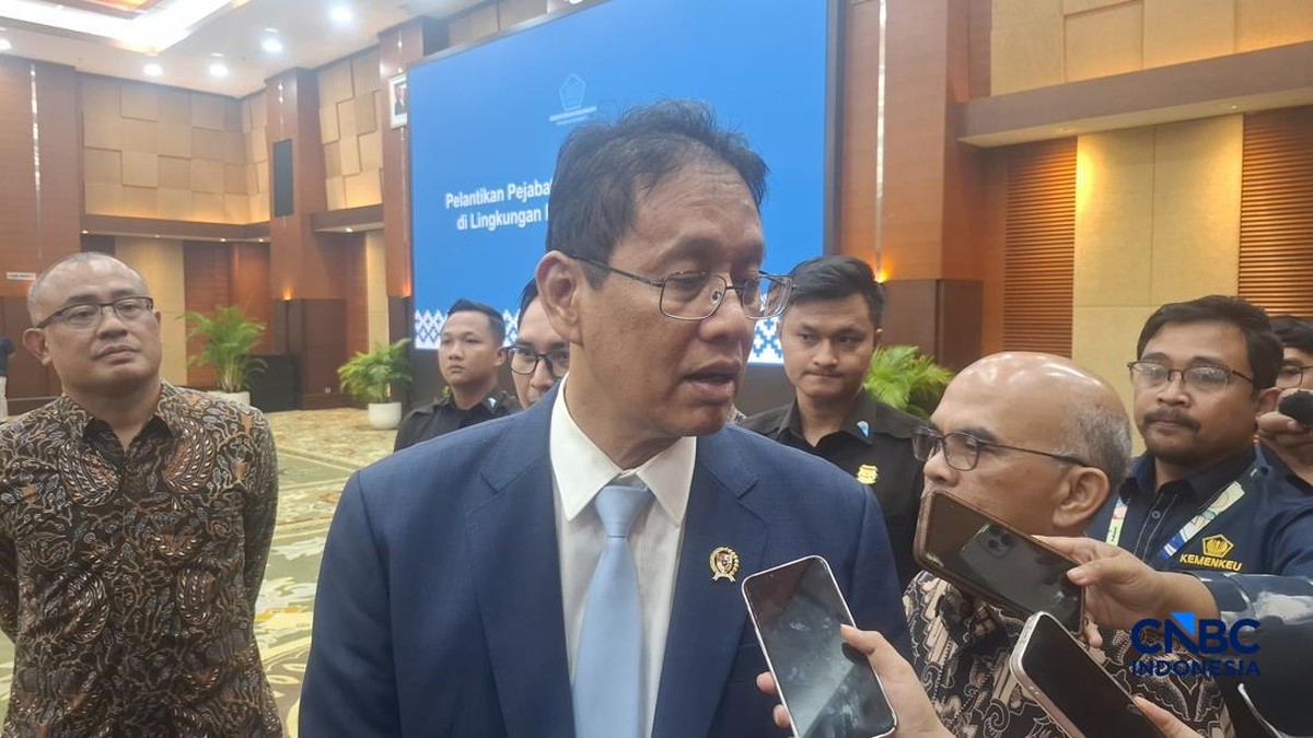 Foto: Menteri Keuangan (Menkeu) Purbaya Yudhi Sadewa saat ditemui wartawan usai pelantikan tiga direktur jendral baru, Rabu (1/7/2026). (CNBC Indonesia/Chandra Dwi Pranata)