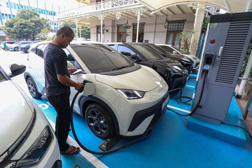Insentif Mobil Listrik Ancam Kas Daerah DKI, Potensi Hilang Rp2 Triliun