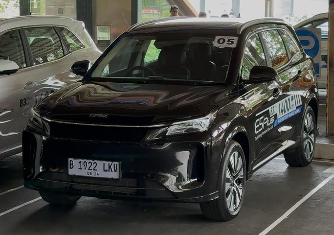 DFSK E5 Plus: SUV PHEV Unggul dengan Jarak Tempuh 1.400 Km dan Efisiensi BBM 83 Km/Liter