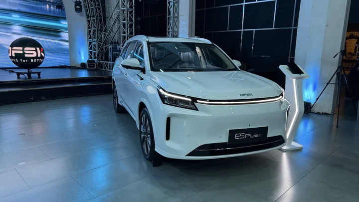 Ribuan Konsumen Indonesia Sambut Mobil Hybrid DFSK E5 Plus dengan Pesanan Membludak