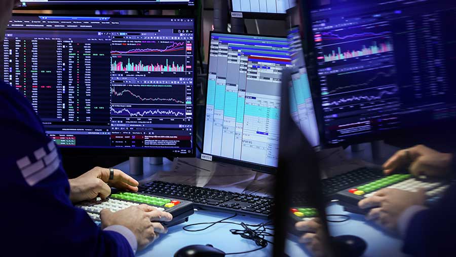Fluktuasi Pasar Wall Street: Sinyal Laba Perusahaan AS Hambat Penurunan Minyak dan Saham Chip