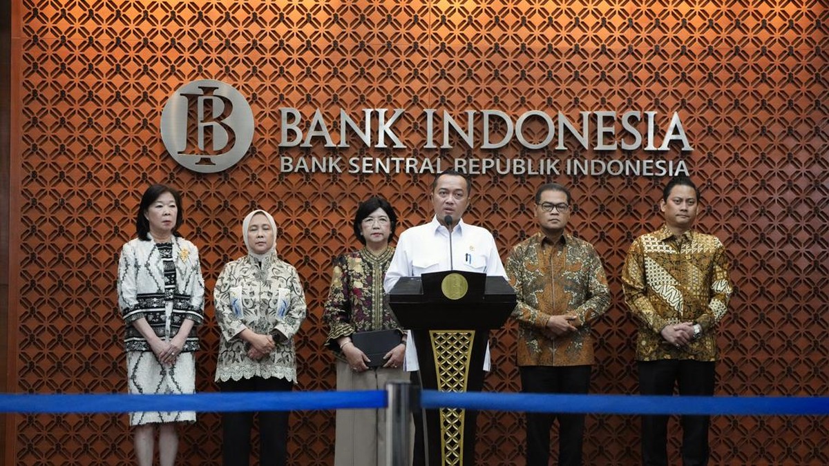 Foto: Menteri Sekretaris Negara, Prasetyo Hadi saat menyampaikan konferensi pers di Bank Indonesia, Jakarta, Senin (27/7/2026). (Dok. Bank Indonesia)