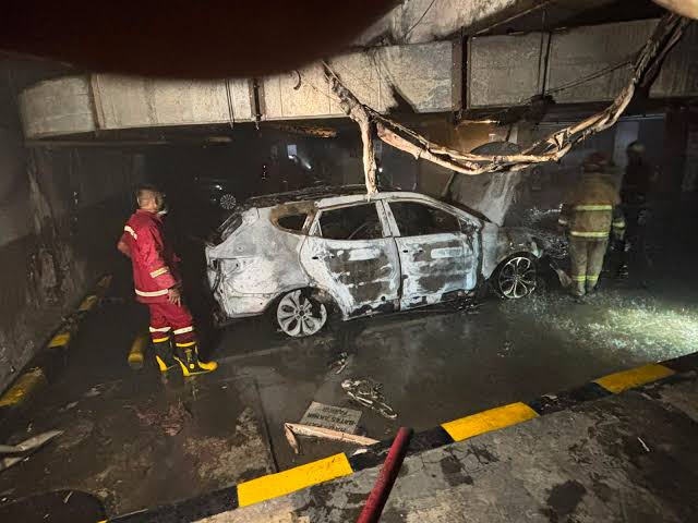 Hyundai Santa Fe 2013 Ludes Terbakar di Basement Apartemen Surabaya, Investigasi Mendalam Dilakukan