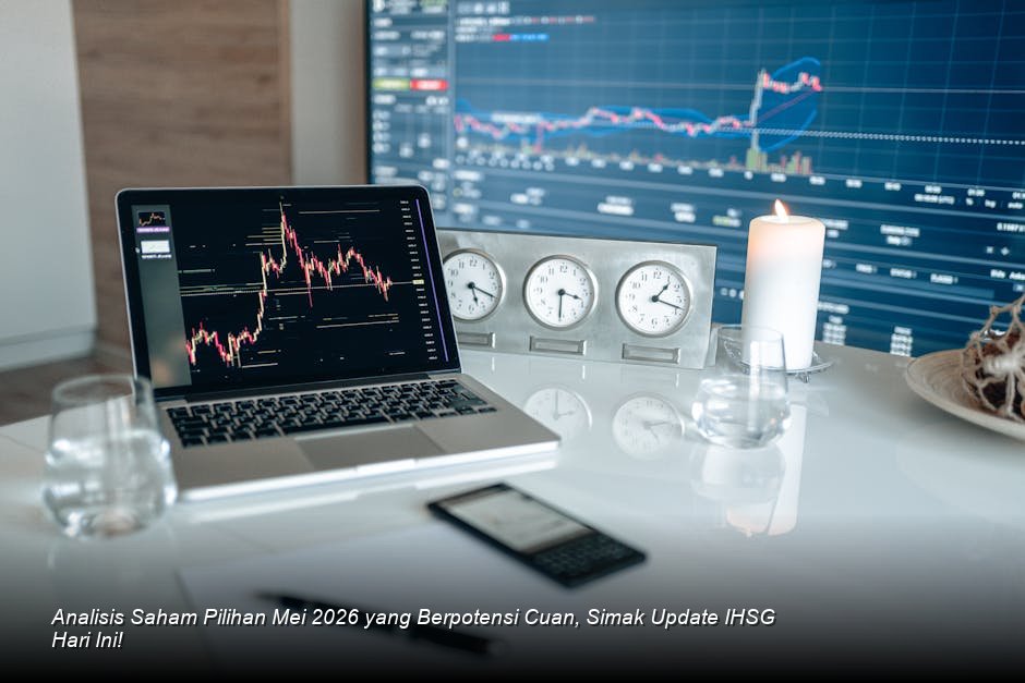 Grafik candlestick berwarna hijau yang sedang menanjak tajam di atas latar belakang layar monitor trading modern.